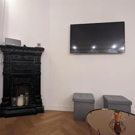 Comfortable Near The Eiffel Tower *